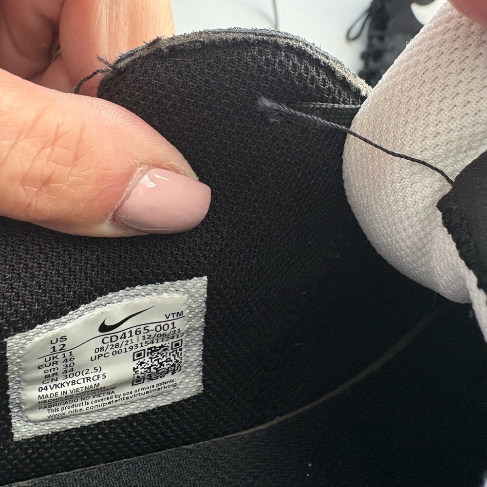 Nike Men's Excee Air Max Black and White Sneakers - Picture 5 of 6